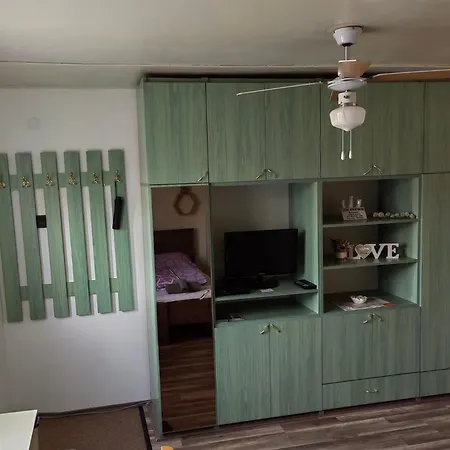Leon Apartment Balatonszarszo