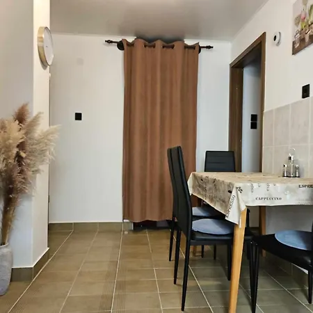 Apartment Leon Balatonszarszo